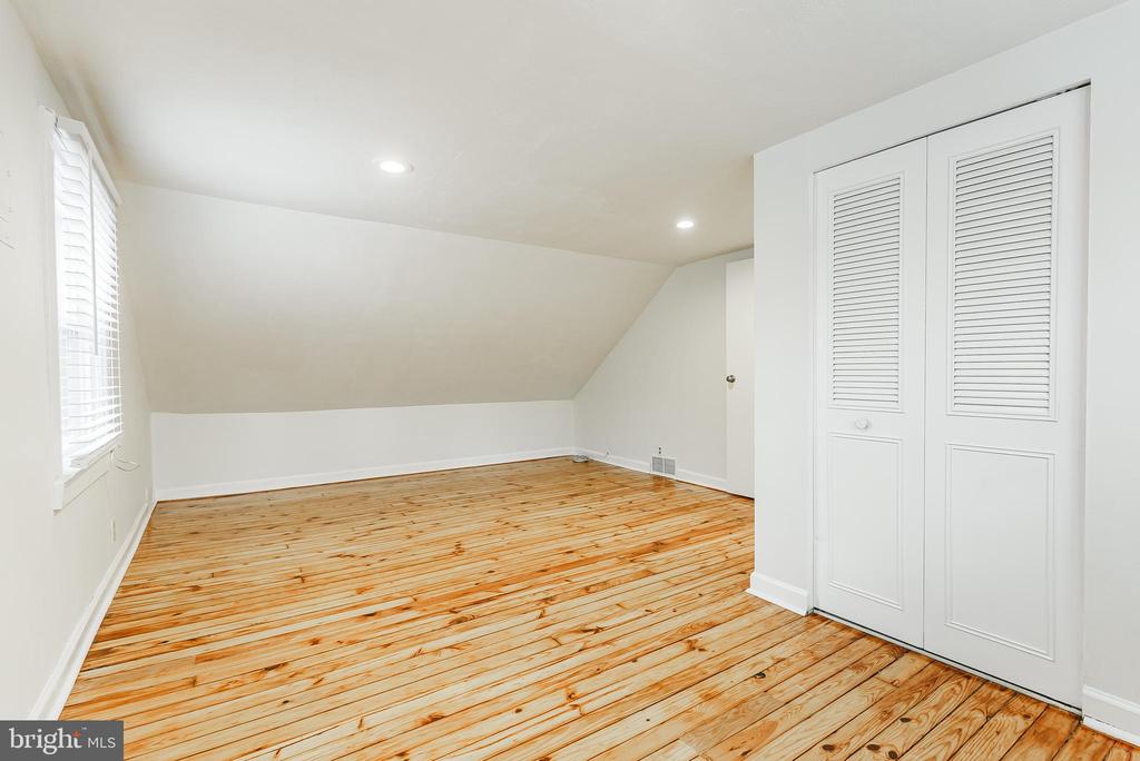 431 CENTRAL AVENUE 2ND FLOOR