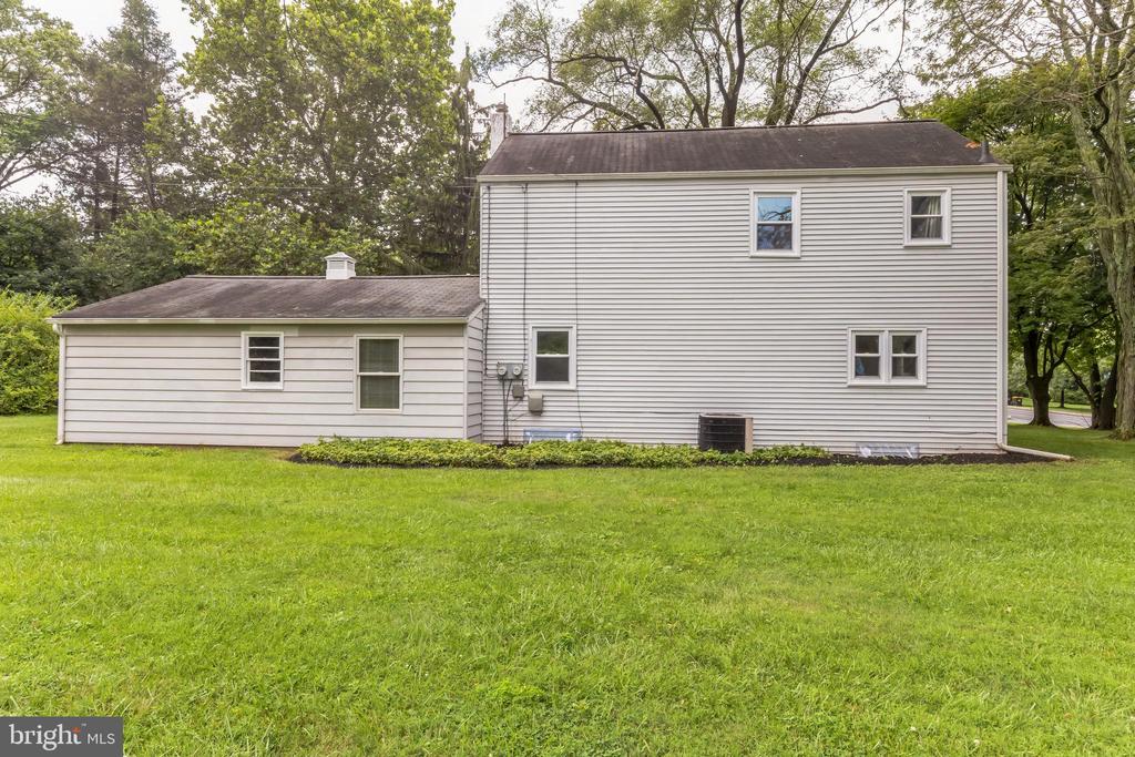 999 NETHERWOOD DRIVE