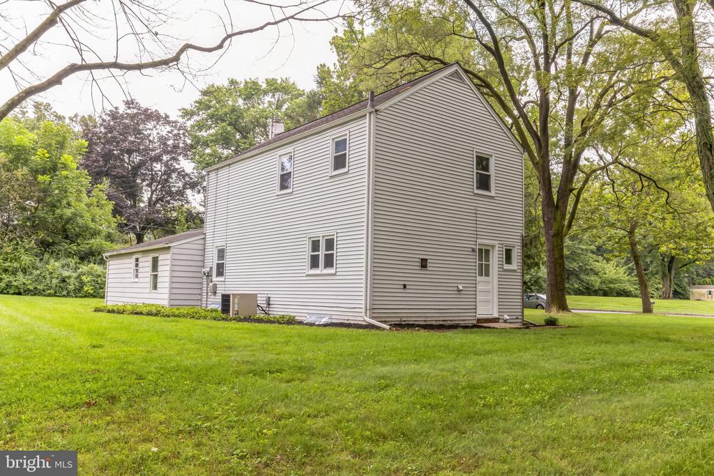 999 NETHERWOOD DRIVE