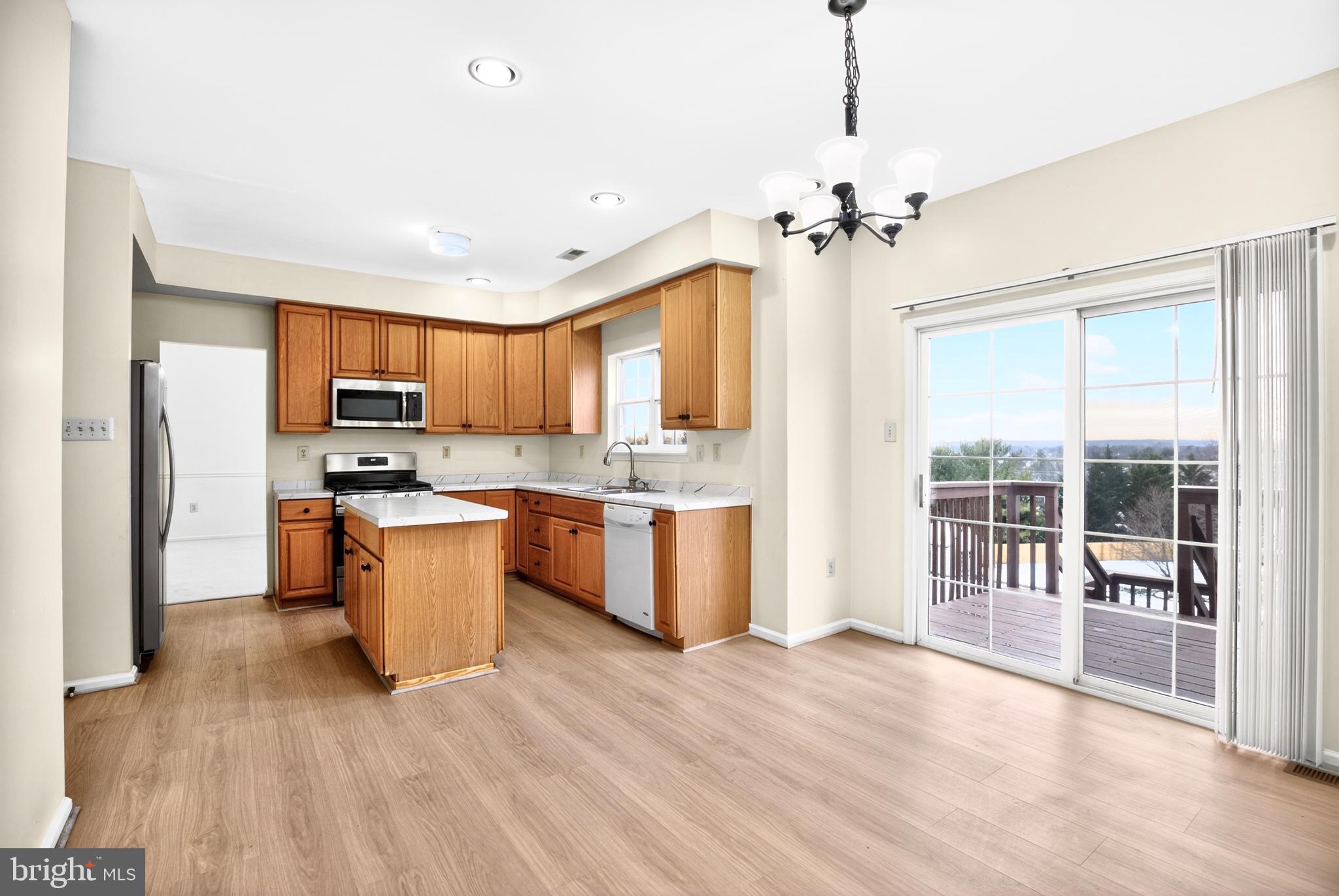 2002 ARCHER COURT