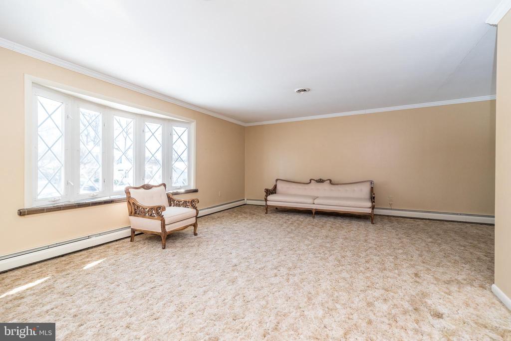 908 G AVENUE