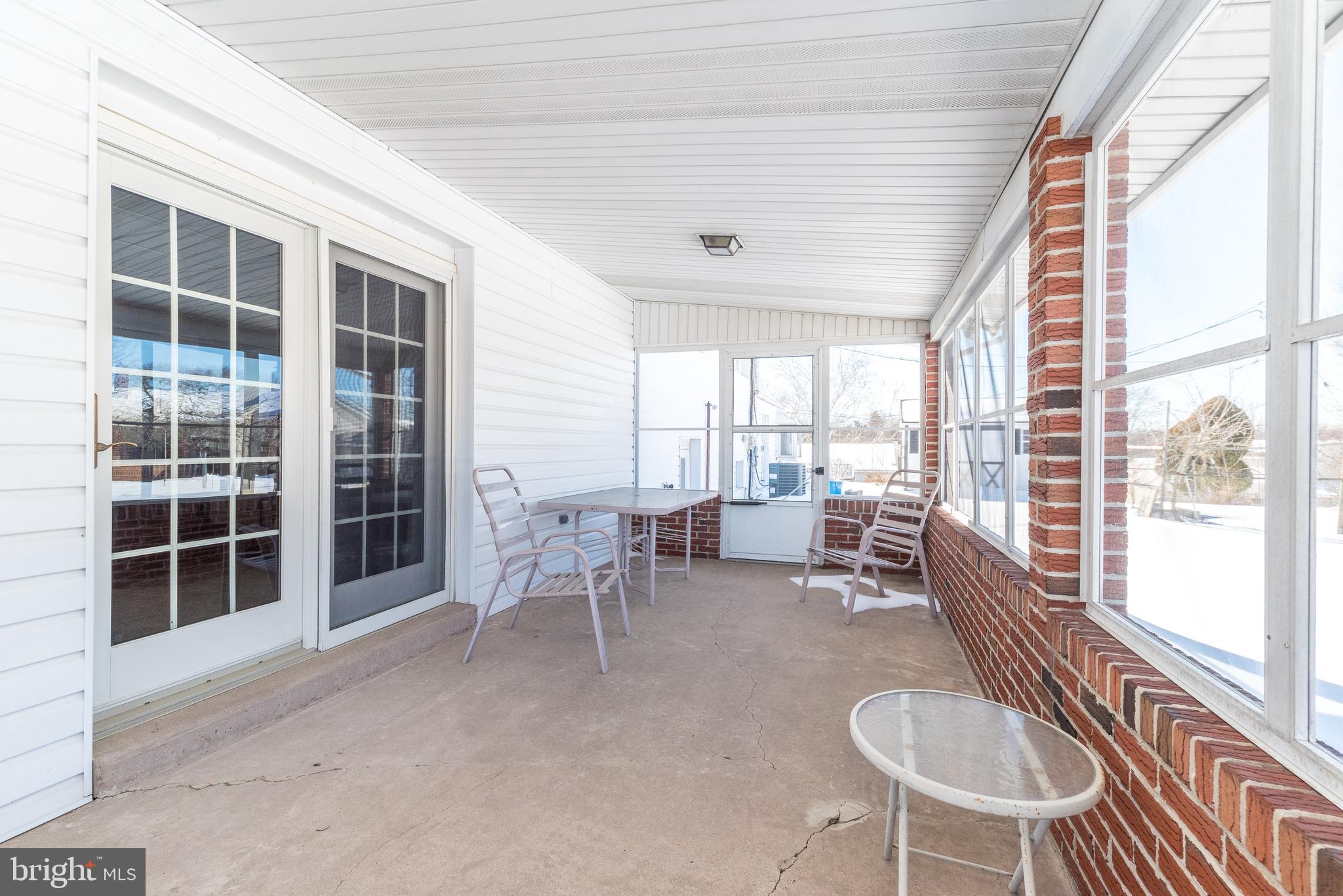 908 G AVENUE