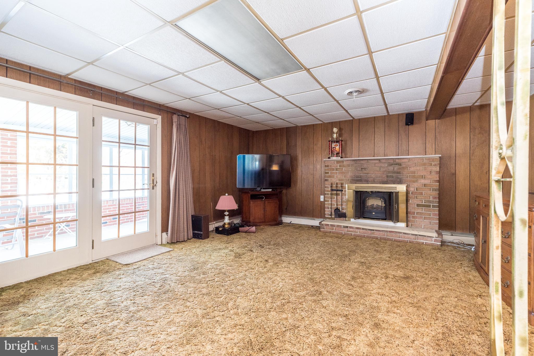 908 G AVENUE
