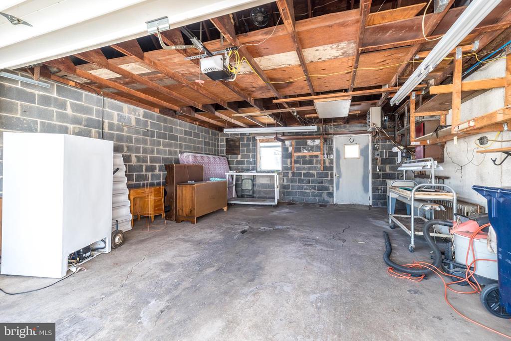 908 G AVENUE