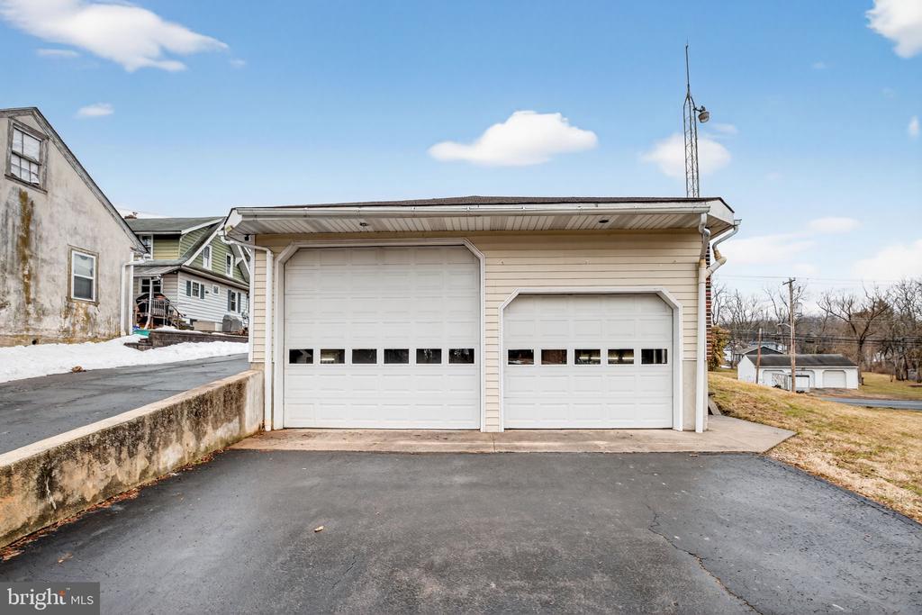 211 SPRING MOUNT ROAD