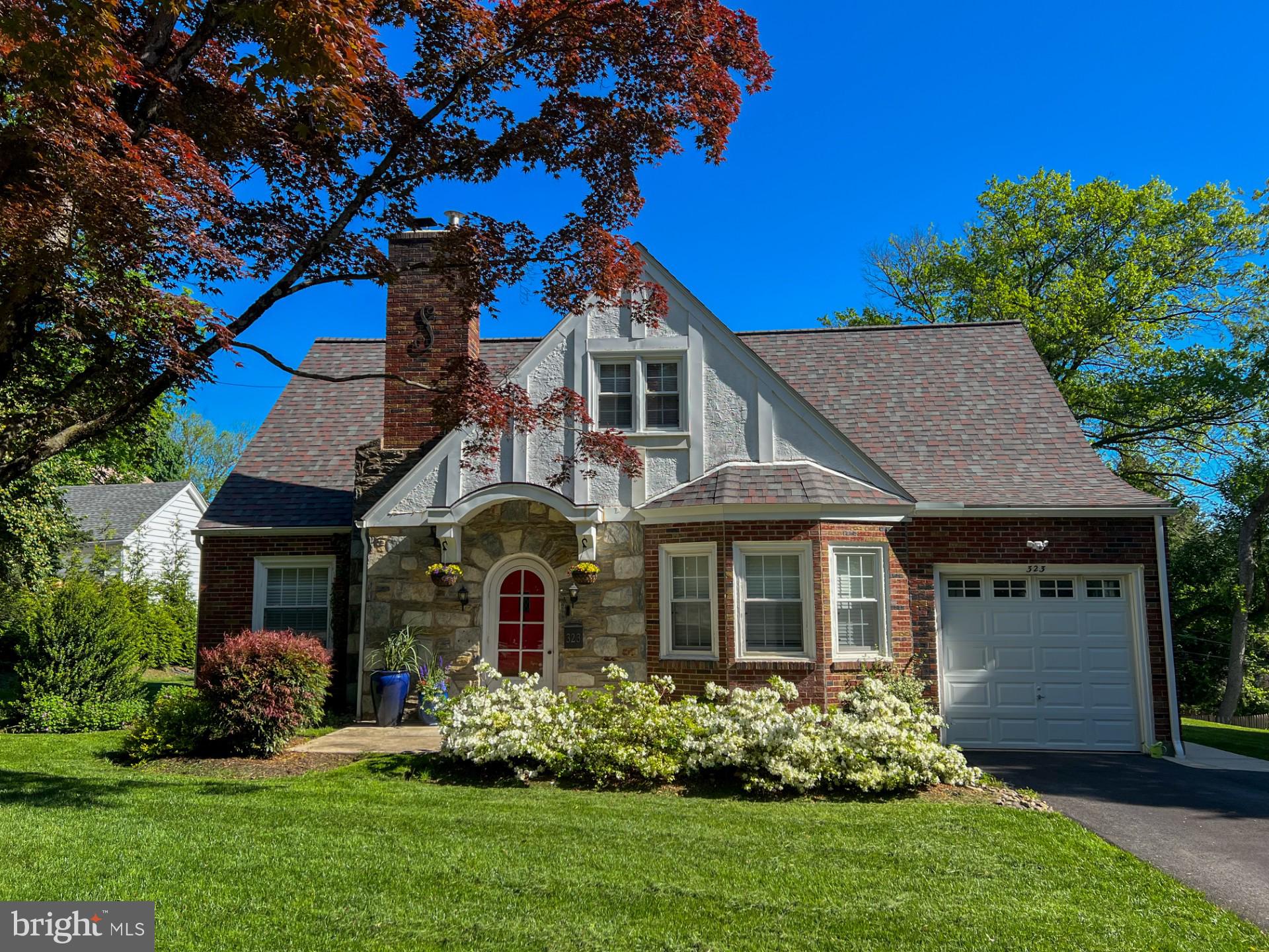 323 W WAVERLY ROAD