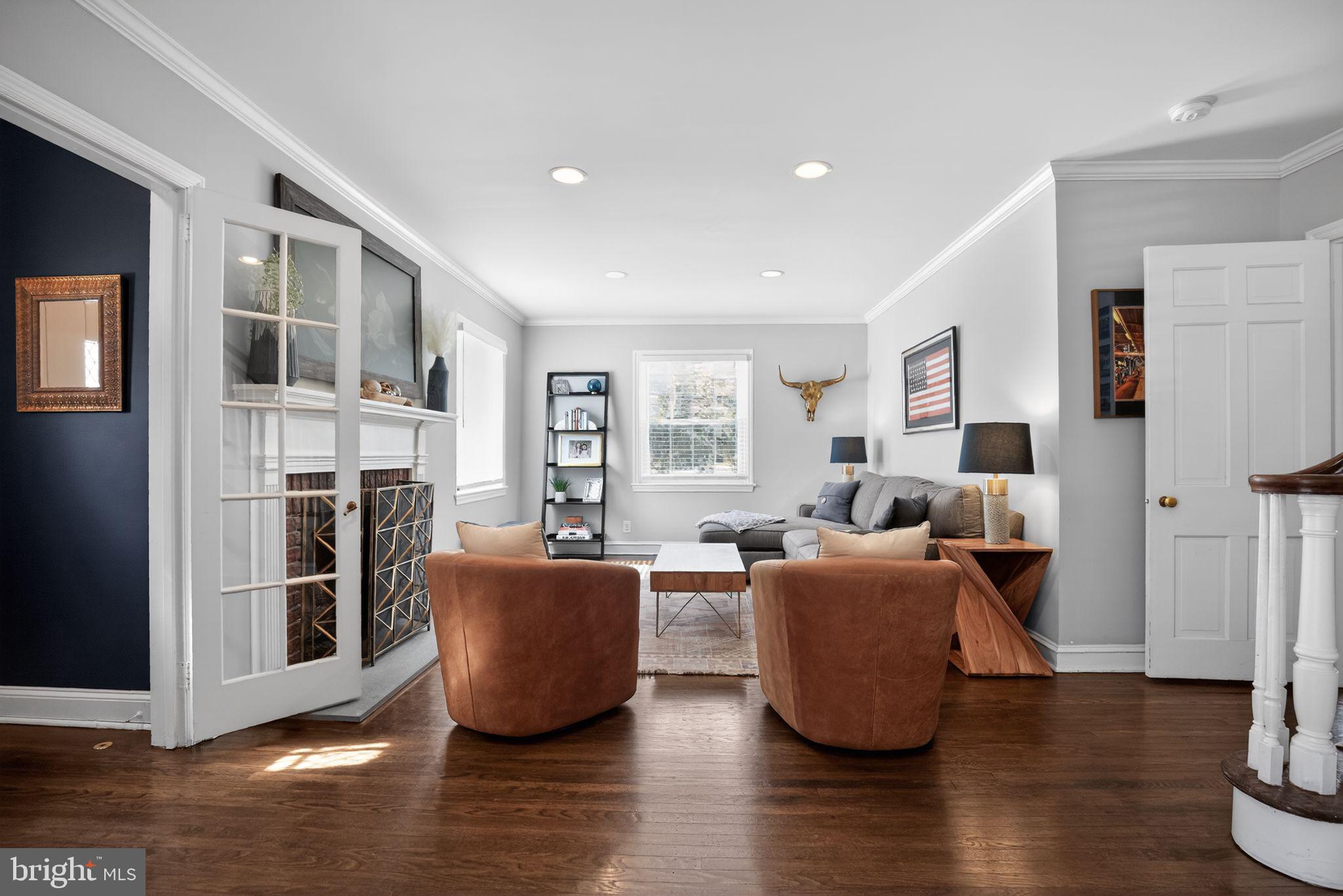 323 W WAVERLY ROAD