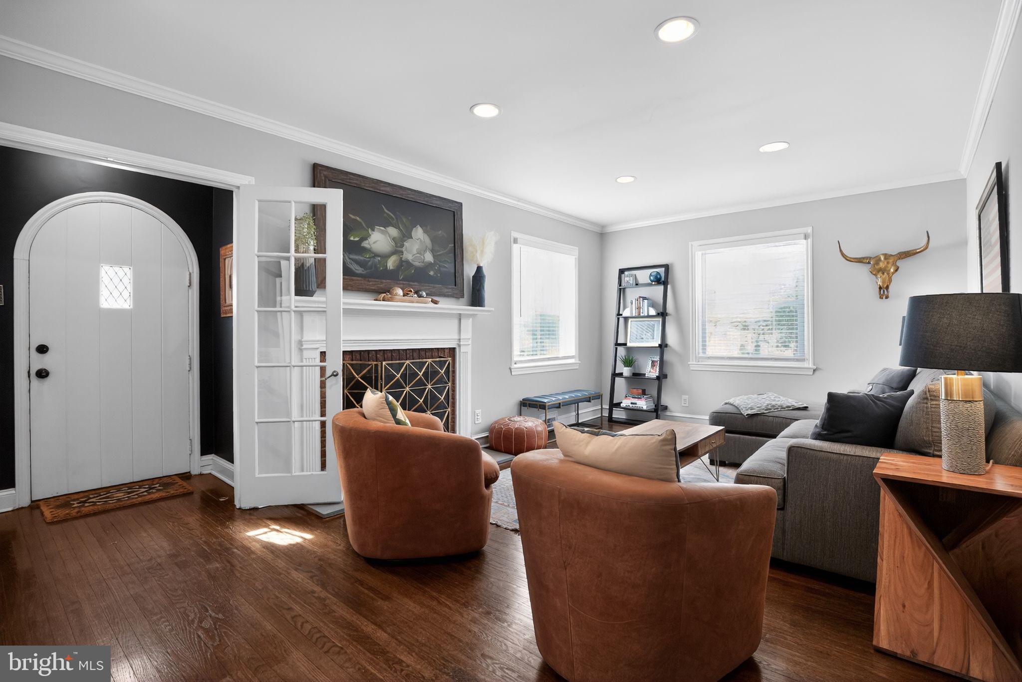 323 W WAVERLY ROAD