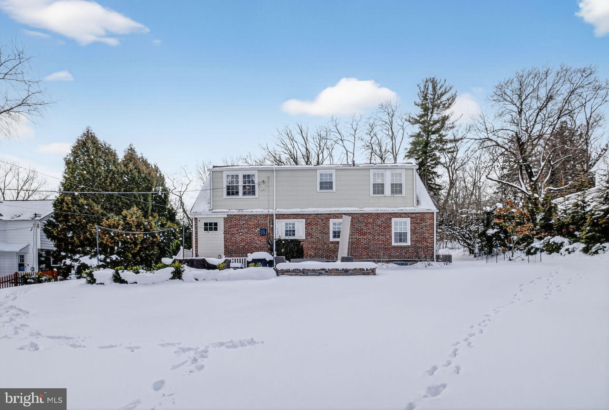 323 W WAVERLY ROAD