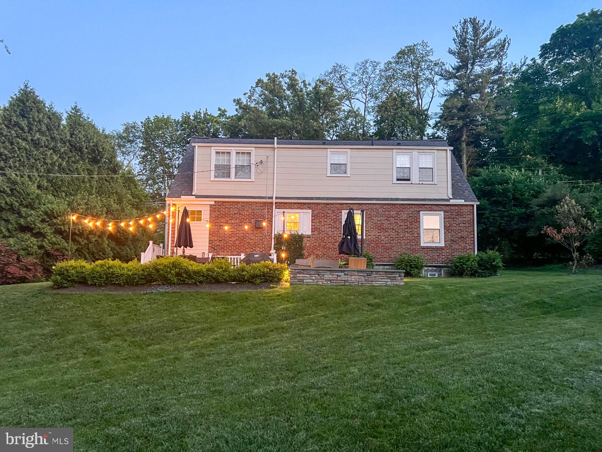 323 W WAVERLY ROAD