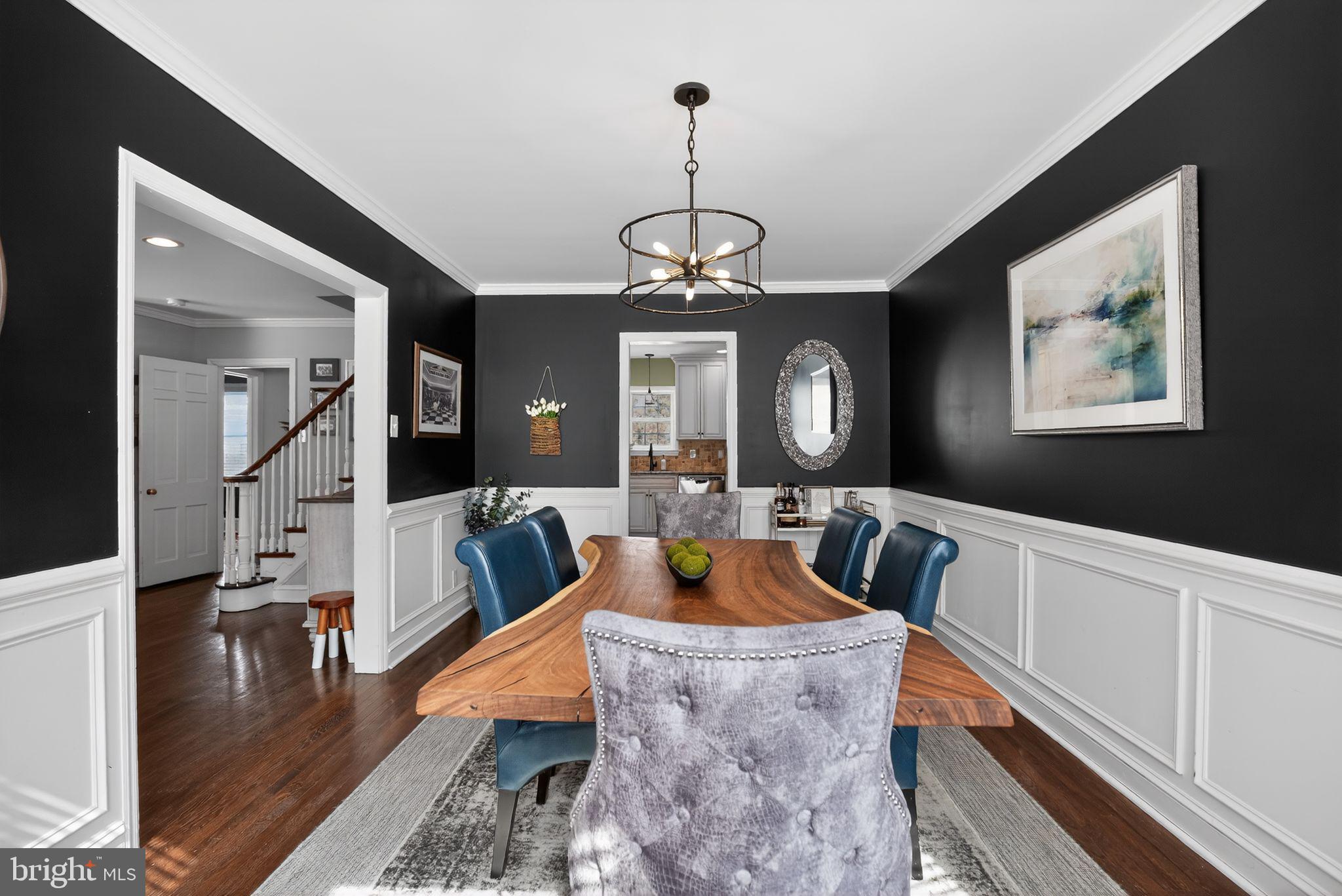 323 W WAVERLY ROAD