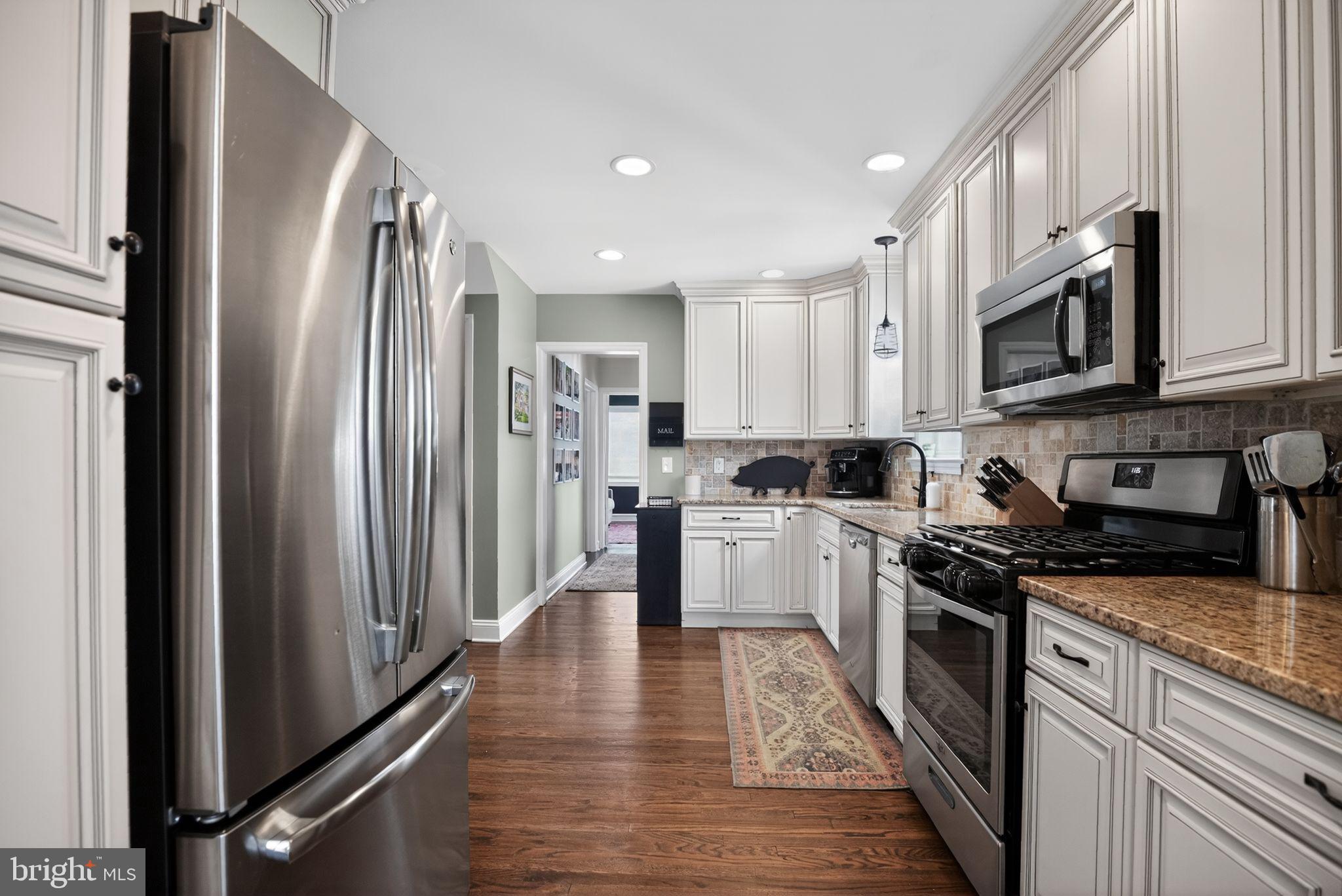 323 W WAVERLY ROAD