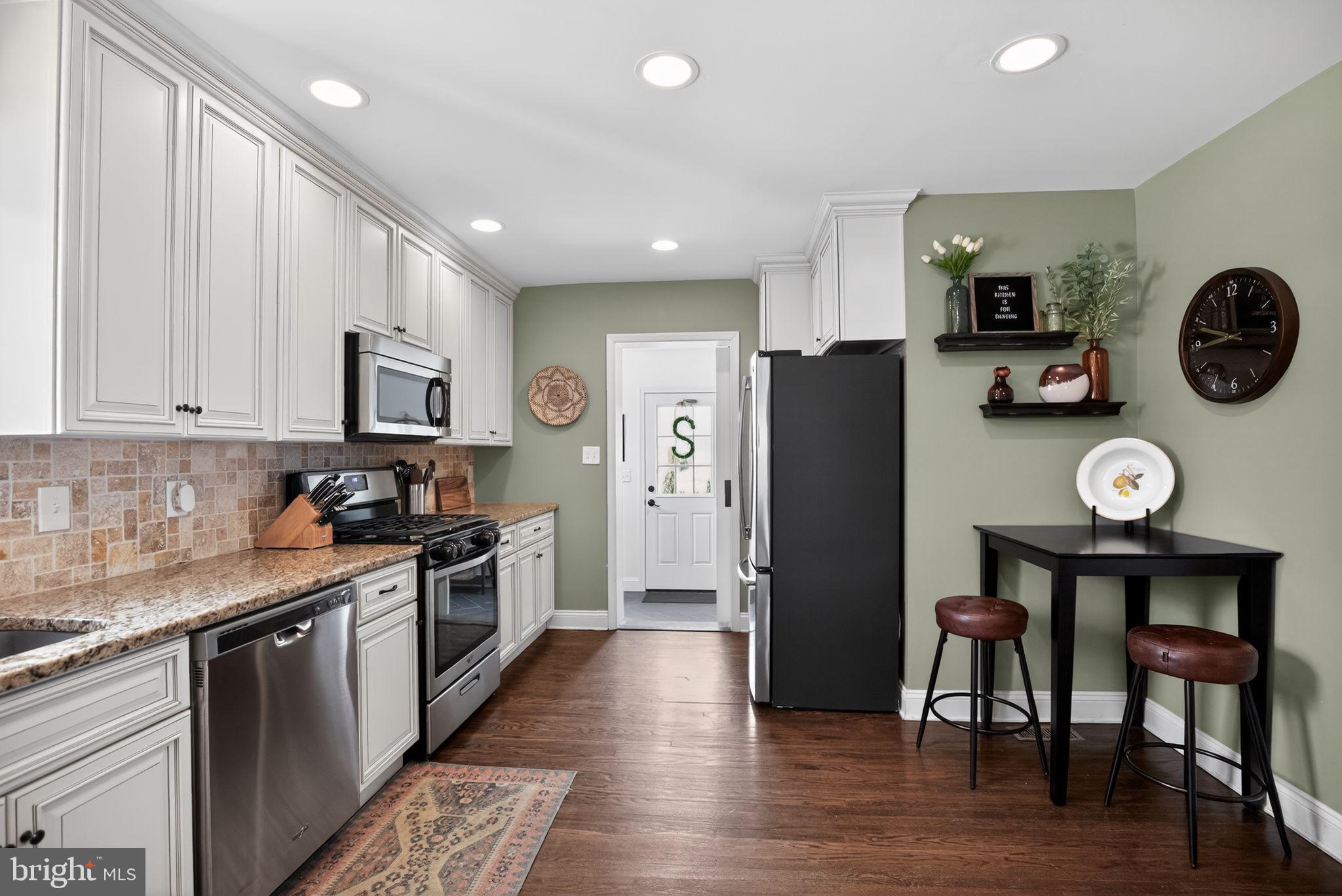 323 W WAVERLY ROAD