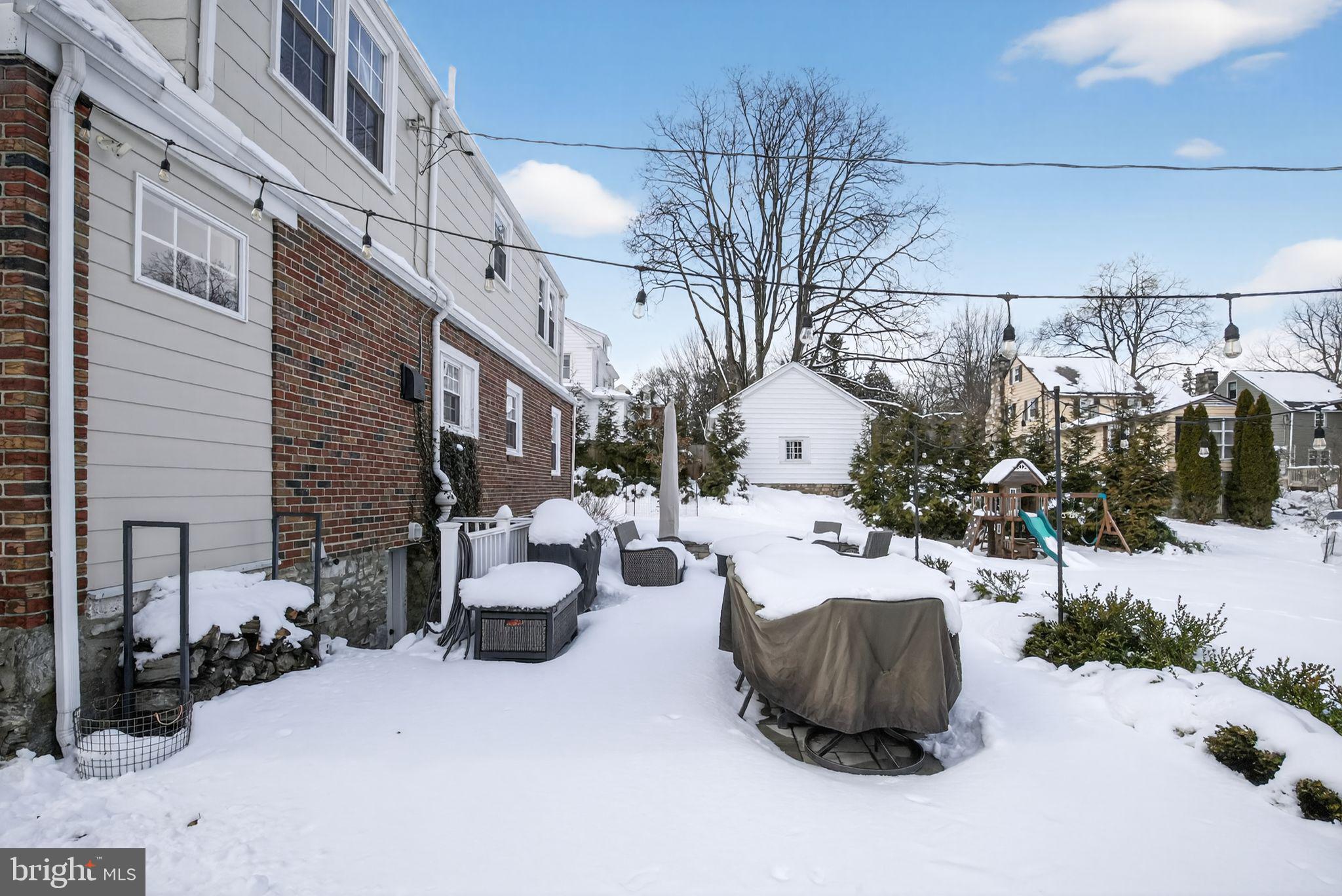 323 W WAVERLY ROAD