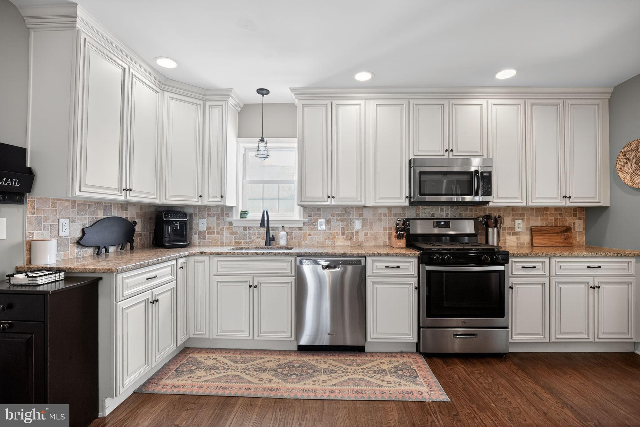 323 W WAVERLY ROAD