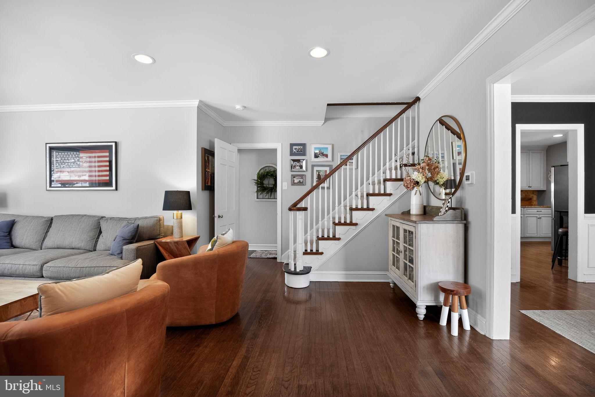 323 W WAVERLY ROAD