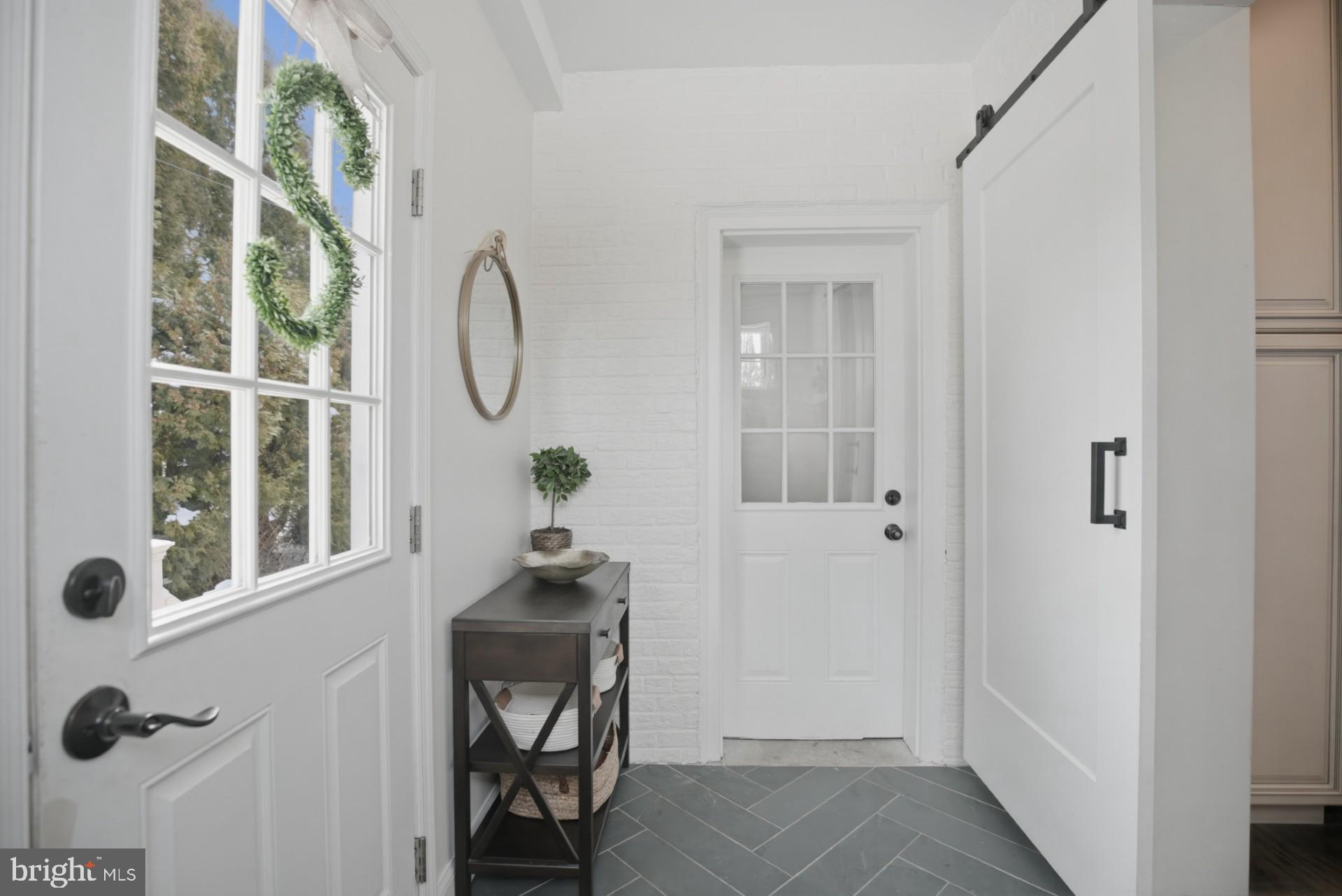 323 W WAVERLY ROAD