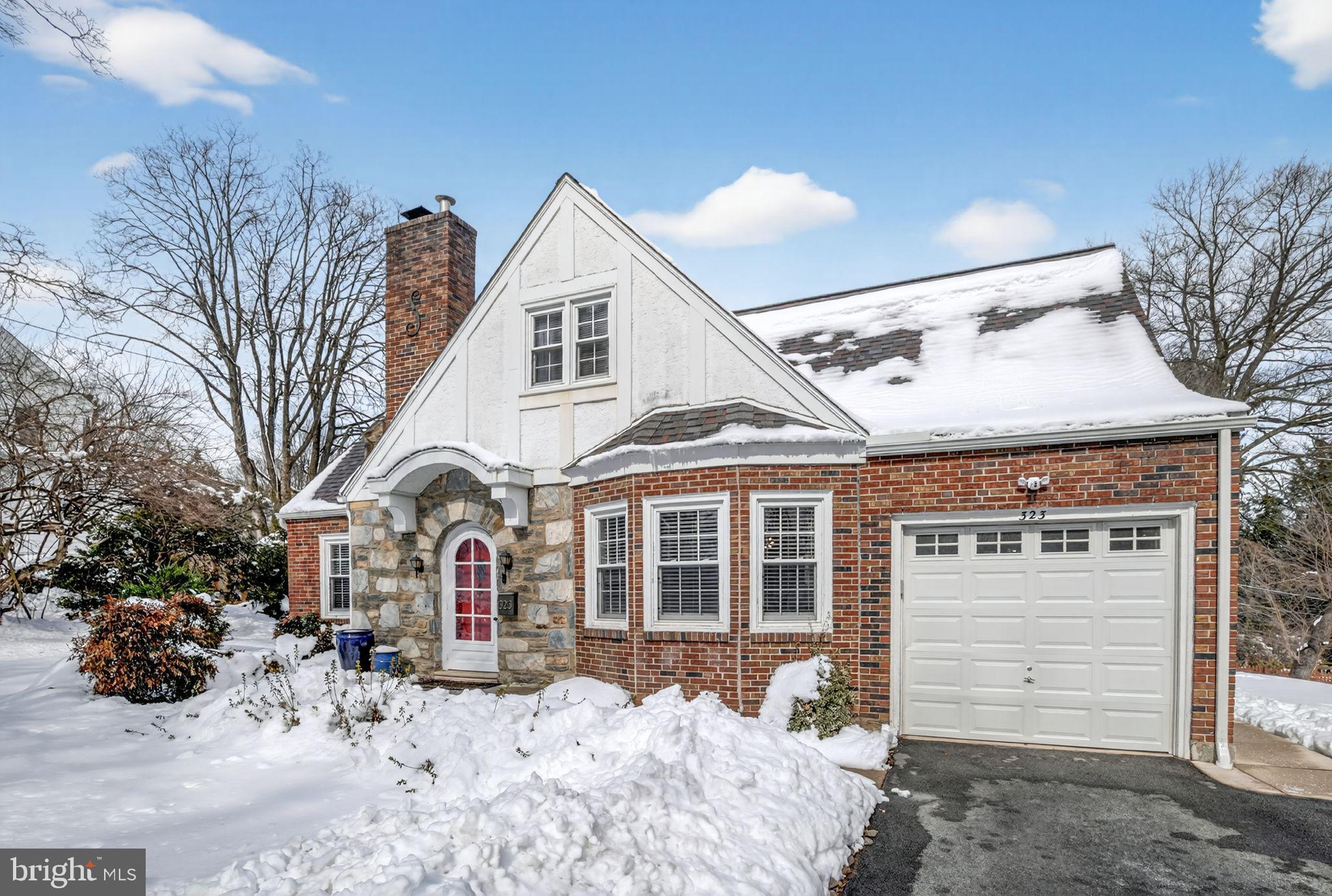 323 W WAVERLY ROAD