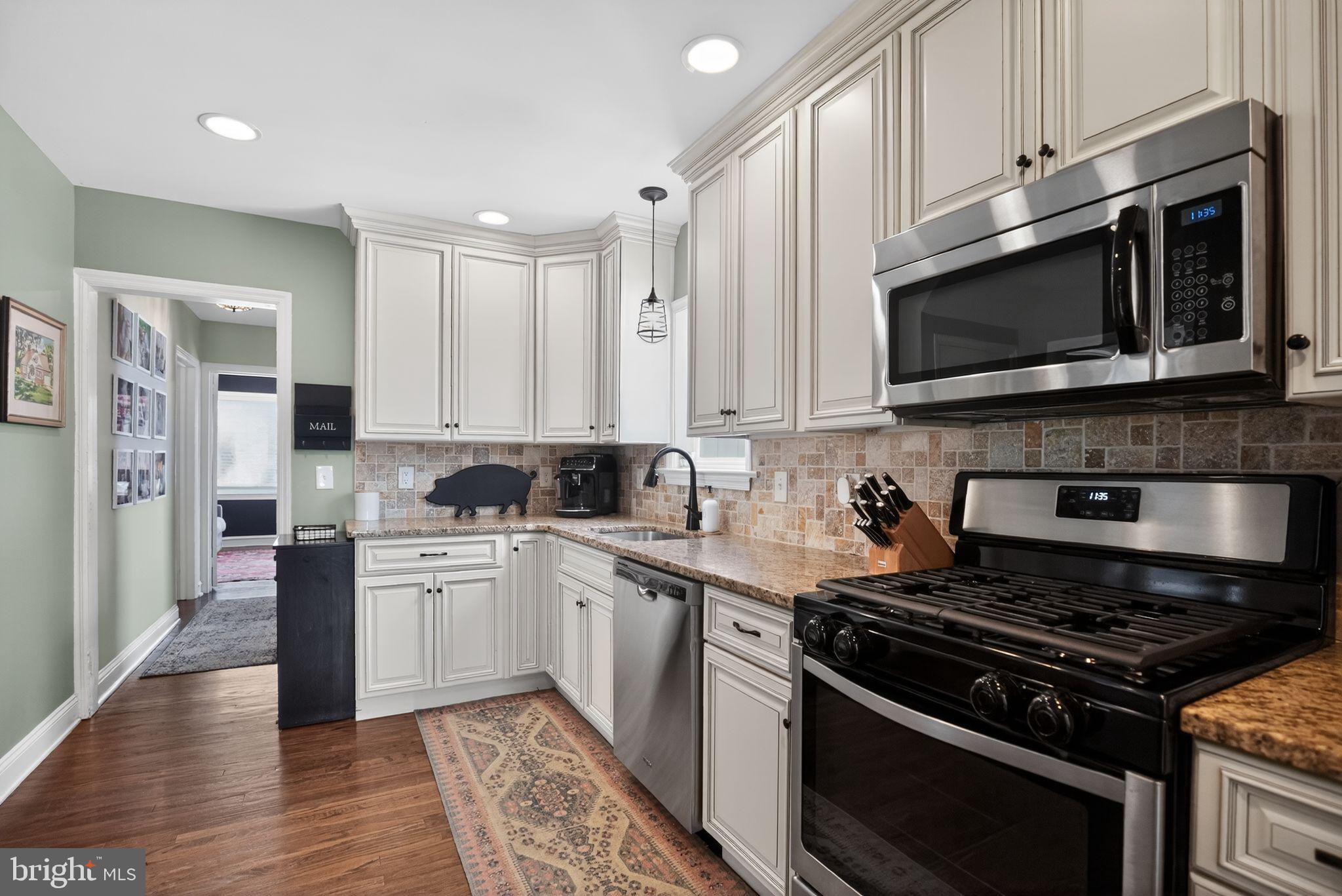 323 W WAVERLY ROAD