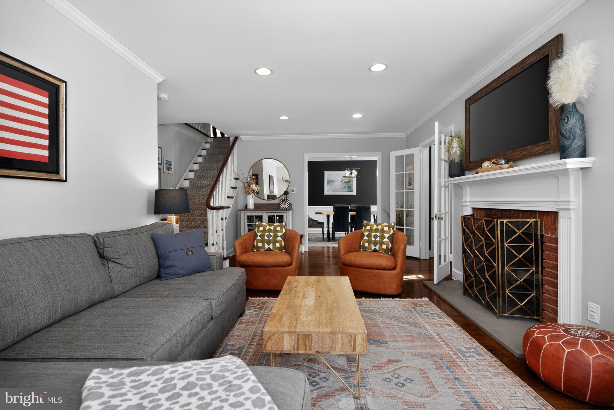 323 W WAVERLY ROAD