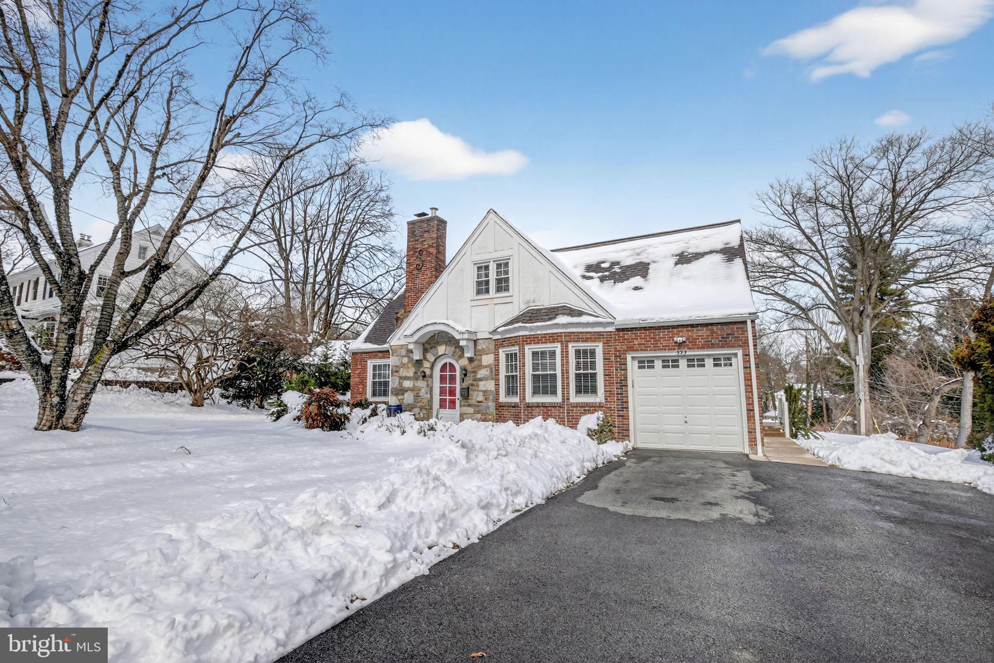323 W WAVERLY ROAD