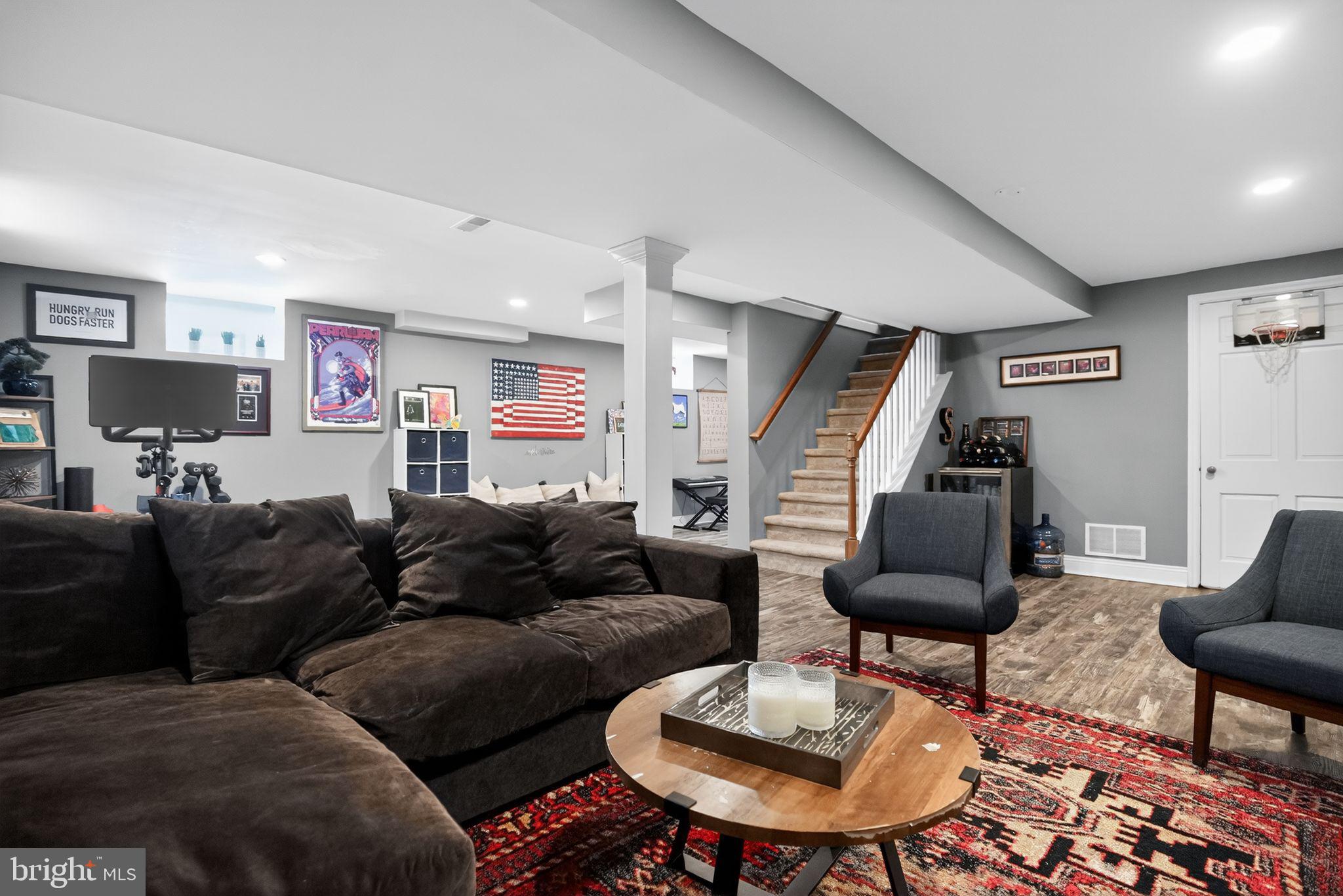 323 W WAVERLY ROAD