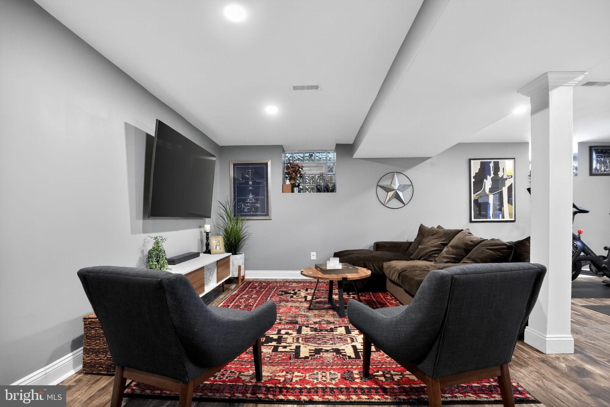 323 W WAVERLY ROAD