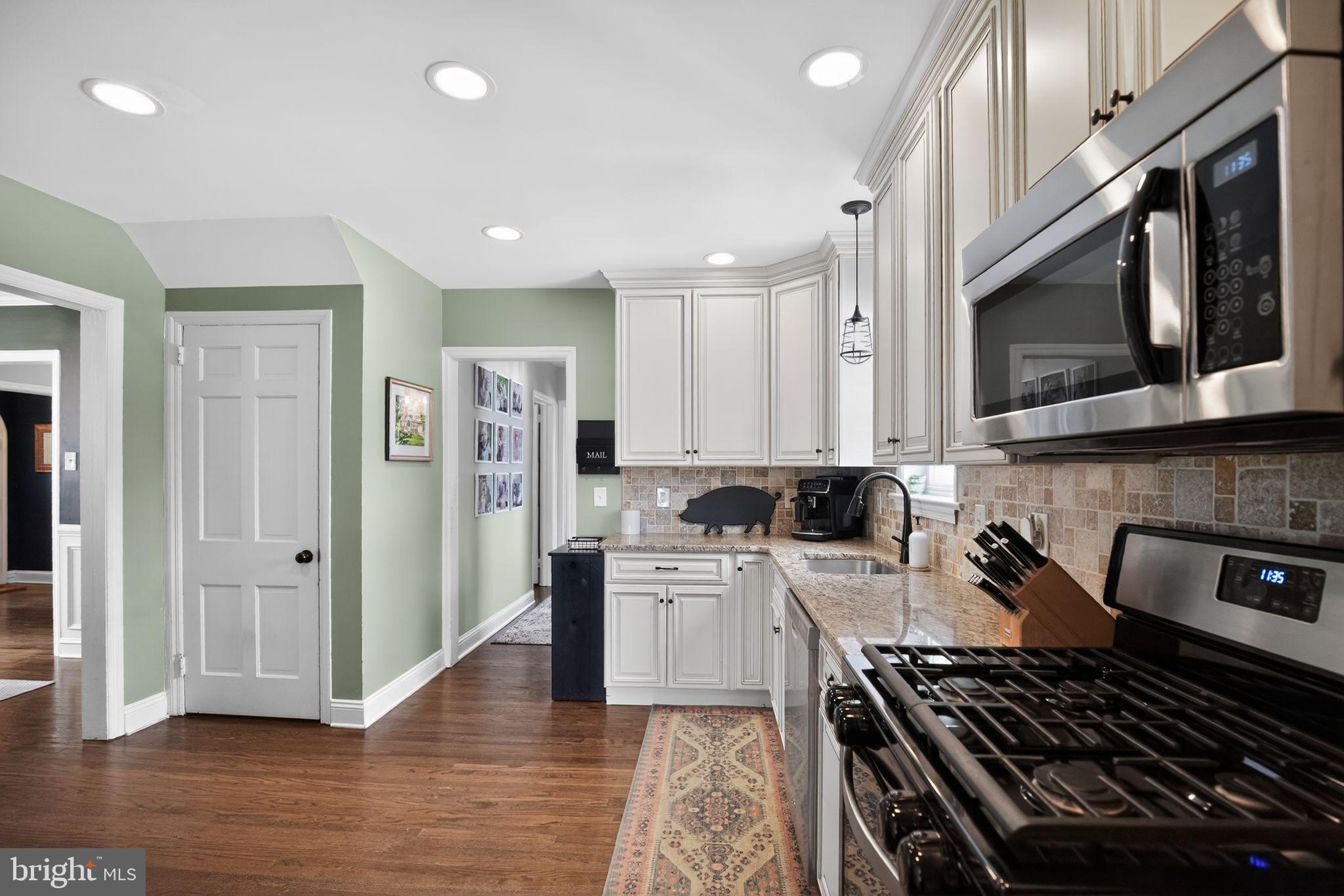 323 W WAVERLY ROAD