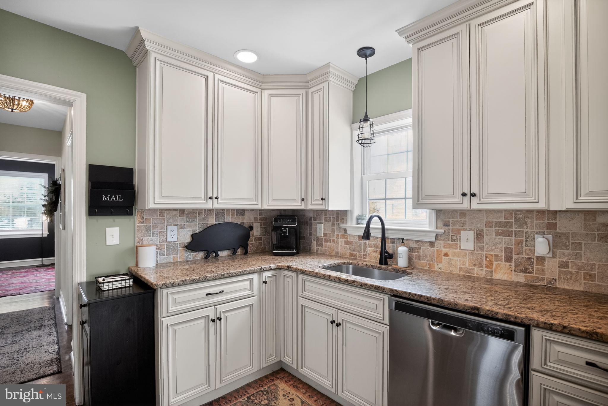 323 W WAVERLY ROAD