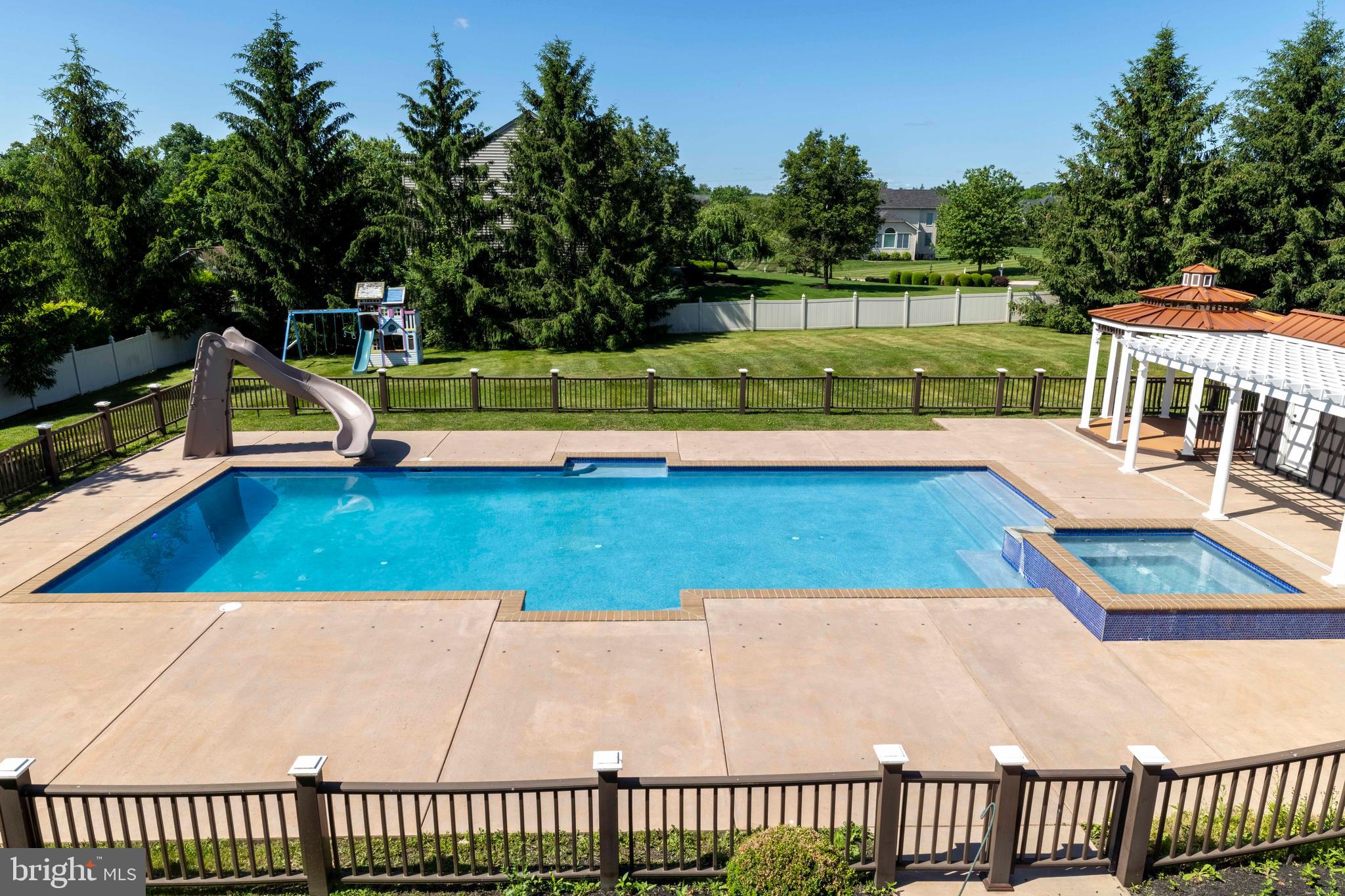 1368 WORTHINGTON COURT