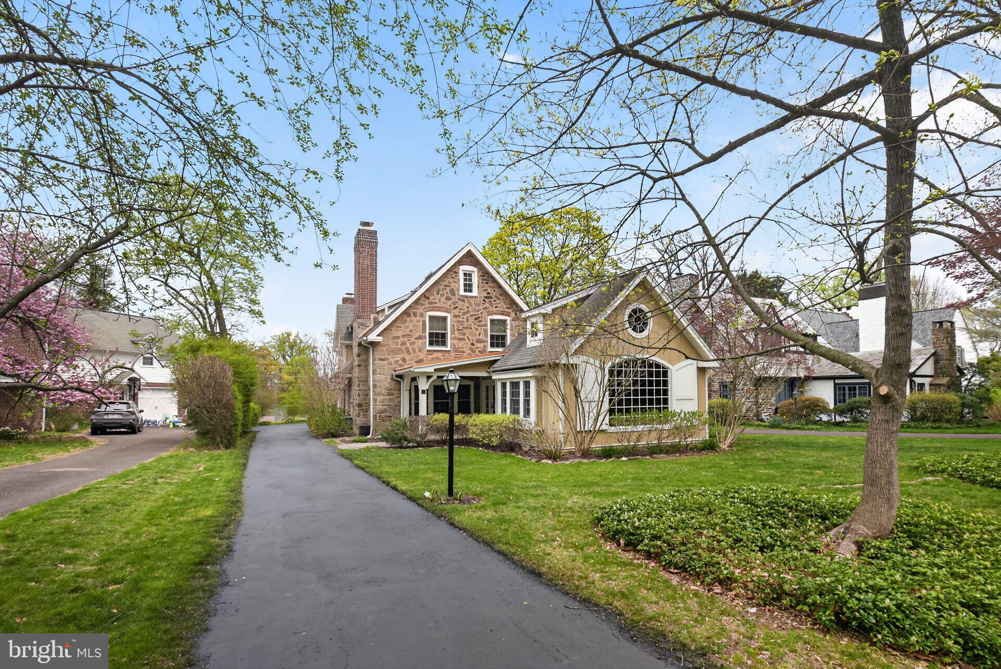 221 N BENT ROAD