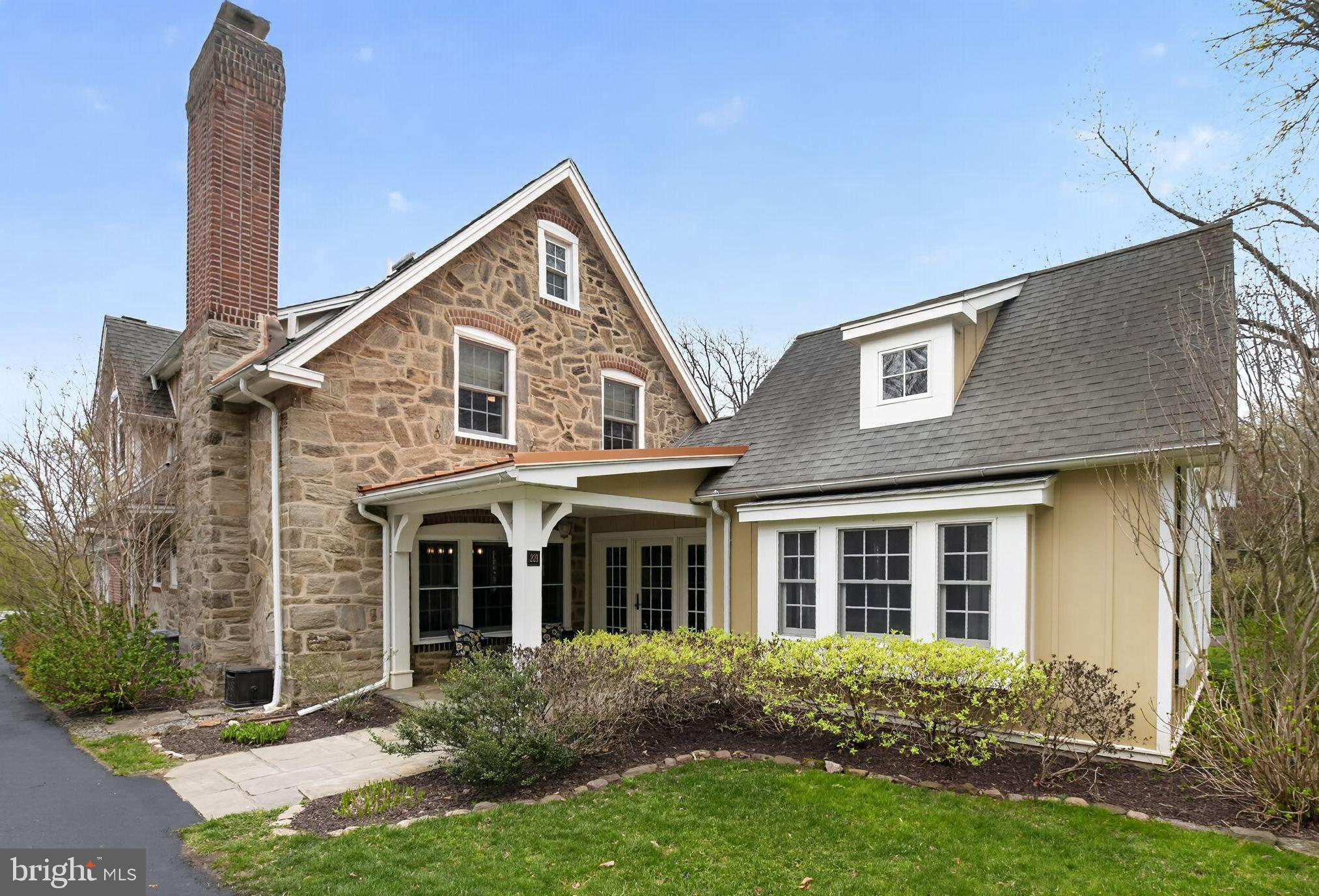 221 N BENT ROAD