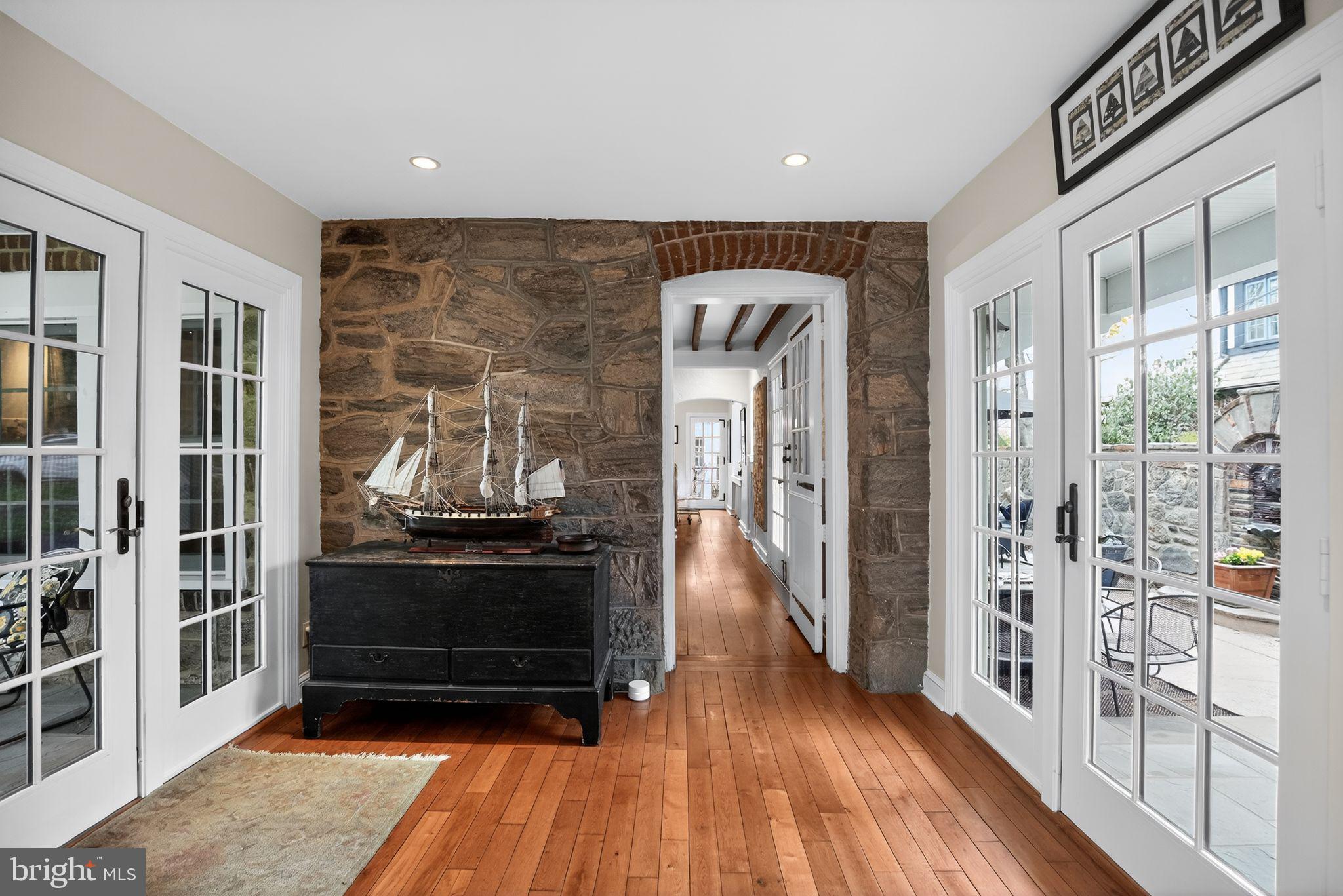 221 N BENT ROAD