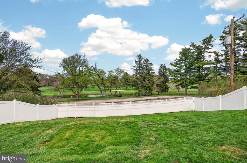 21 RED OAK ROAD