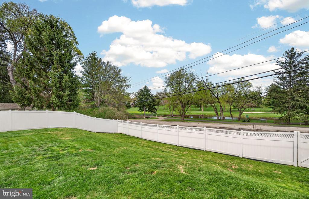 21 RED OAK ROAD