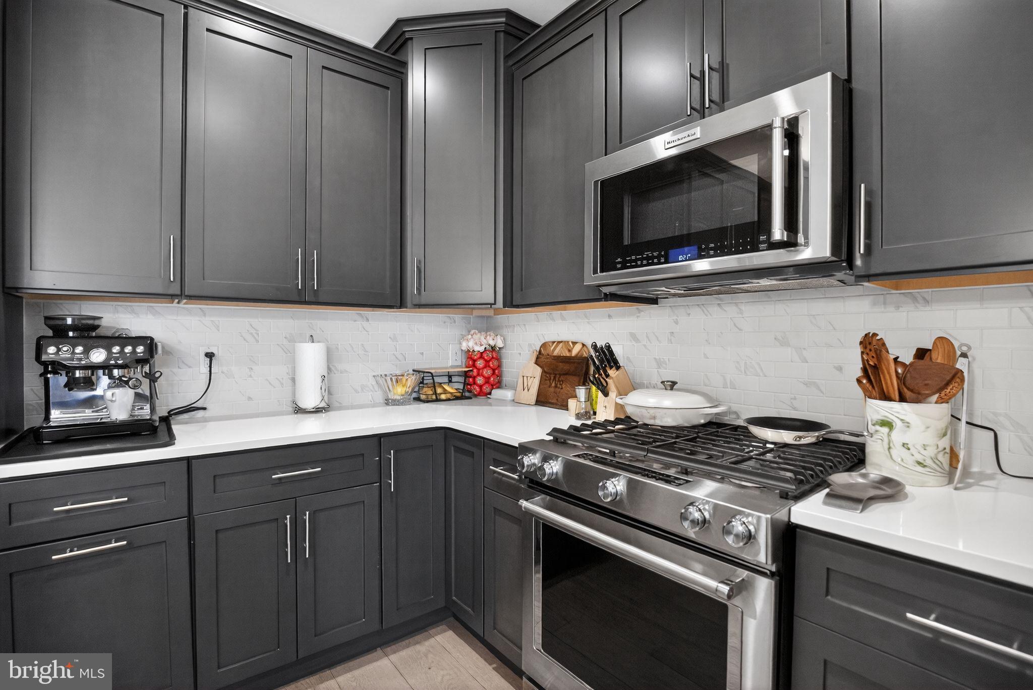 305 LAKEVIEW COURT BLDG 300