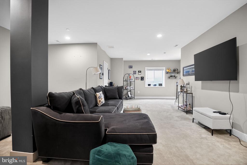 305 LAKEVIEW COURT BLDG 300