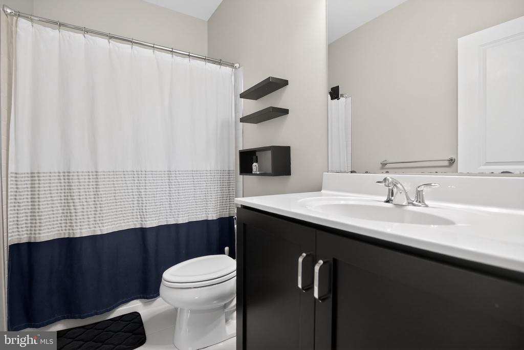 305 LAKEVIEW COURT BLDG 300