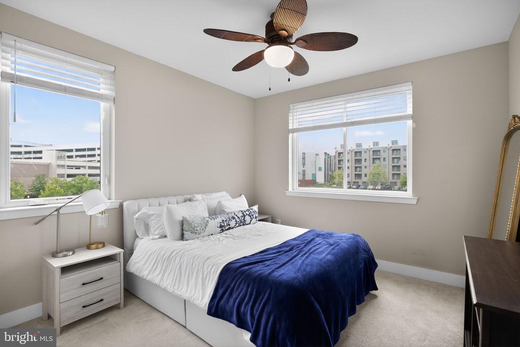 305 LAKEVIEW COURT BLDG 300