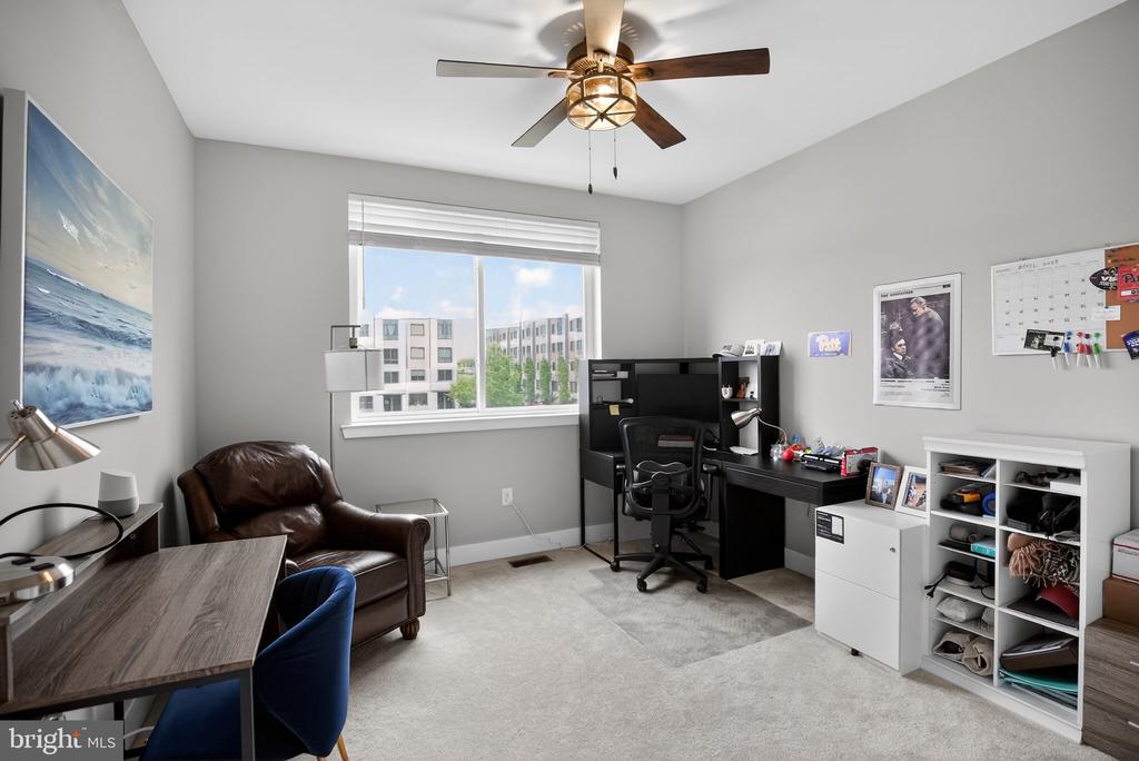 305 LAKEVIEW COURT BLDG 300