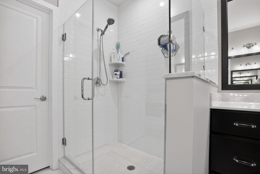 305 LAKEVIEW COURT BLDG 300