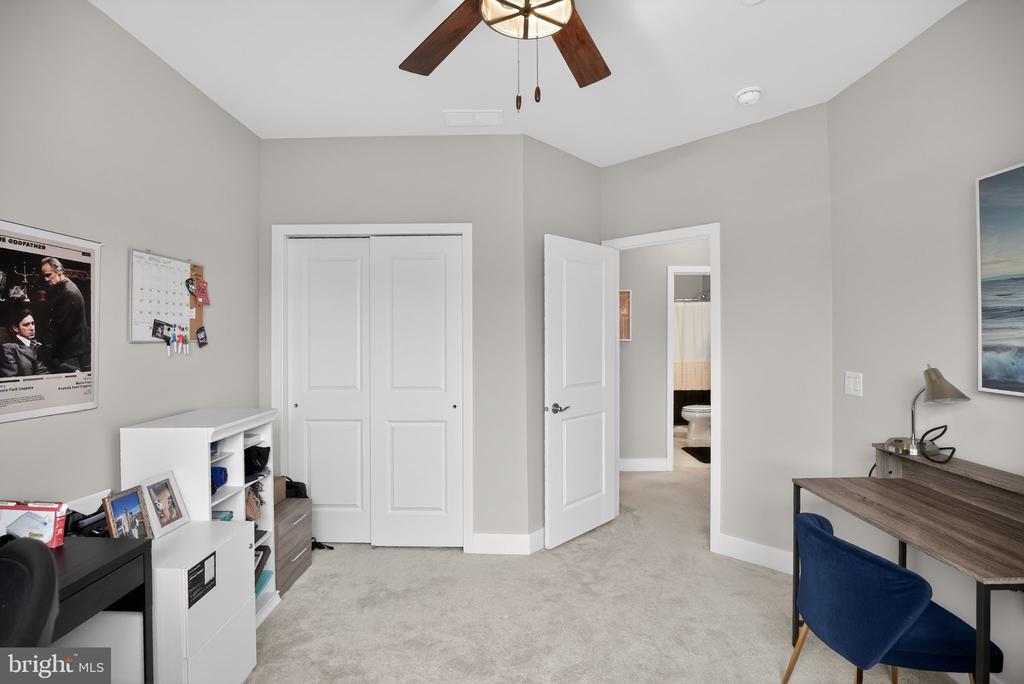 305 LAKEVIEW COURT BLDG 300