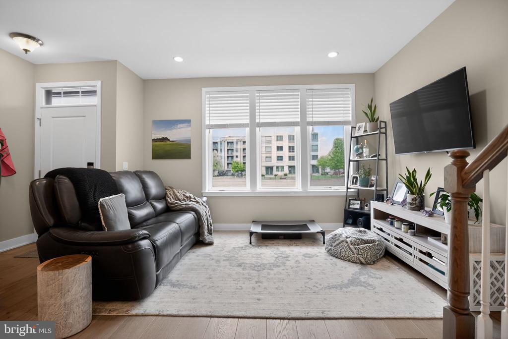 305 LAKEVIEW COURT BLDG 300