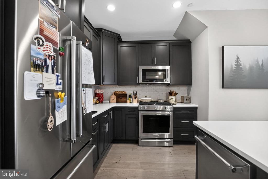 305 LAKEVIEW COURT BLDG 300