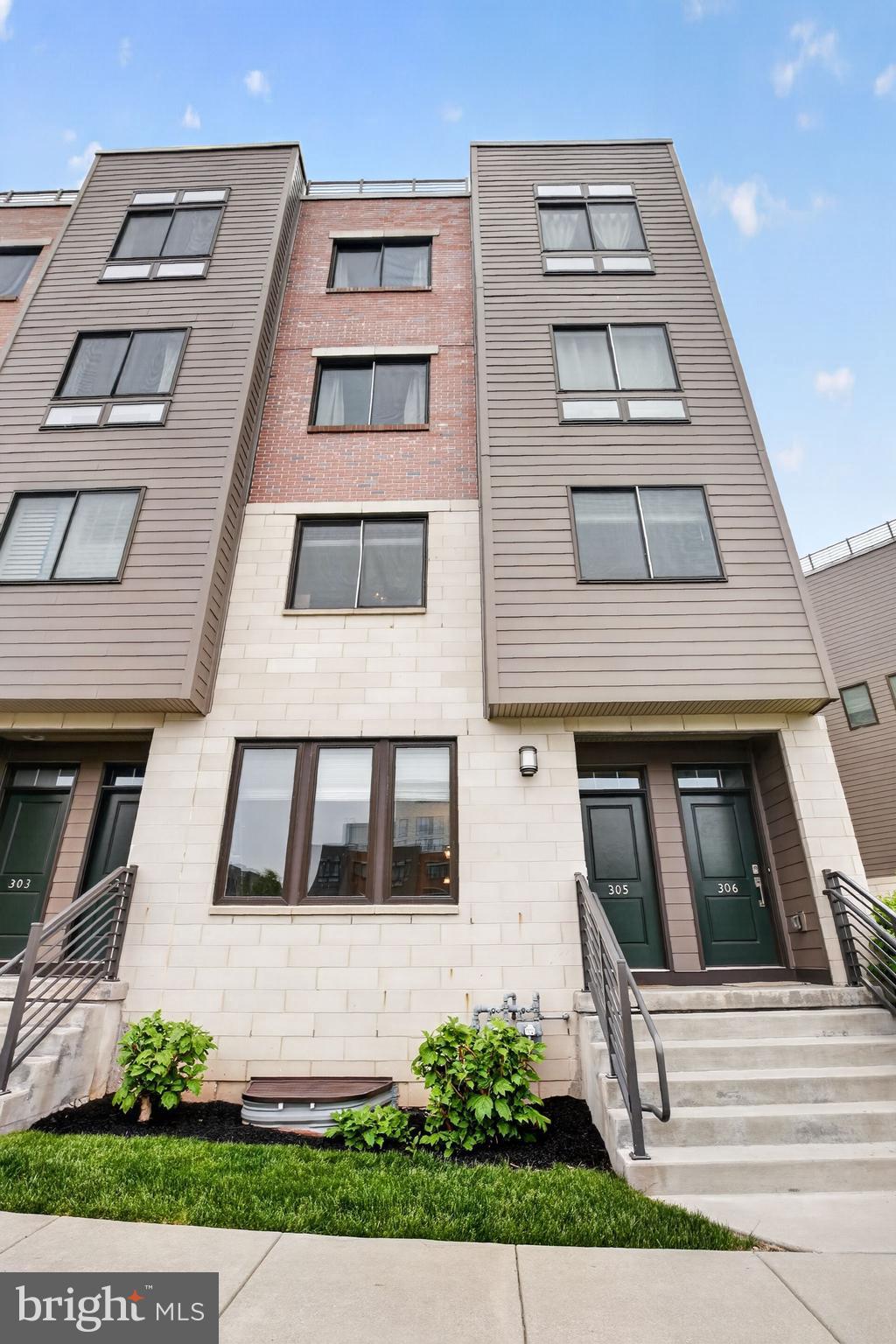 305 LAKEVIEW COURT BLDG 300