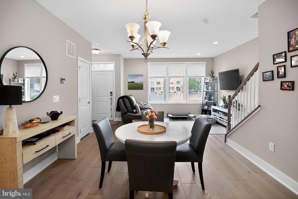 305 LAKEVIEW COURT BLDG 300