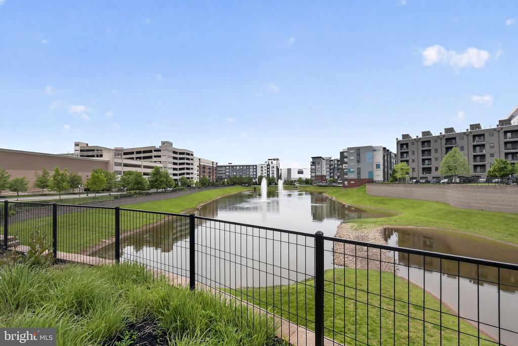 305 LAKEVIEW COURT BLDG 300
