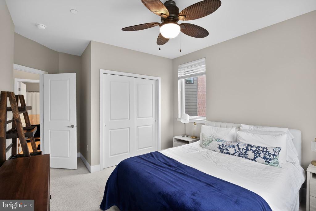 305 LAKEVIEW COURT BLDG 300
