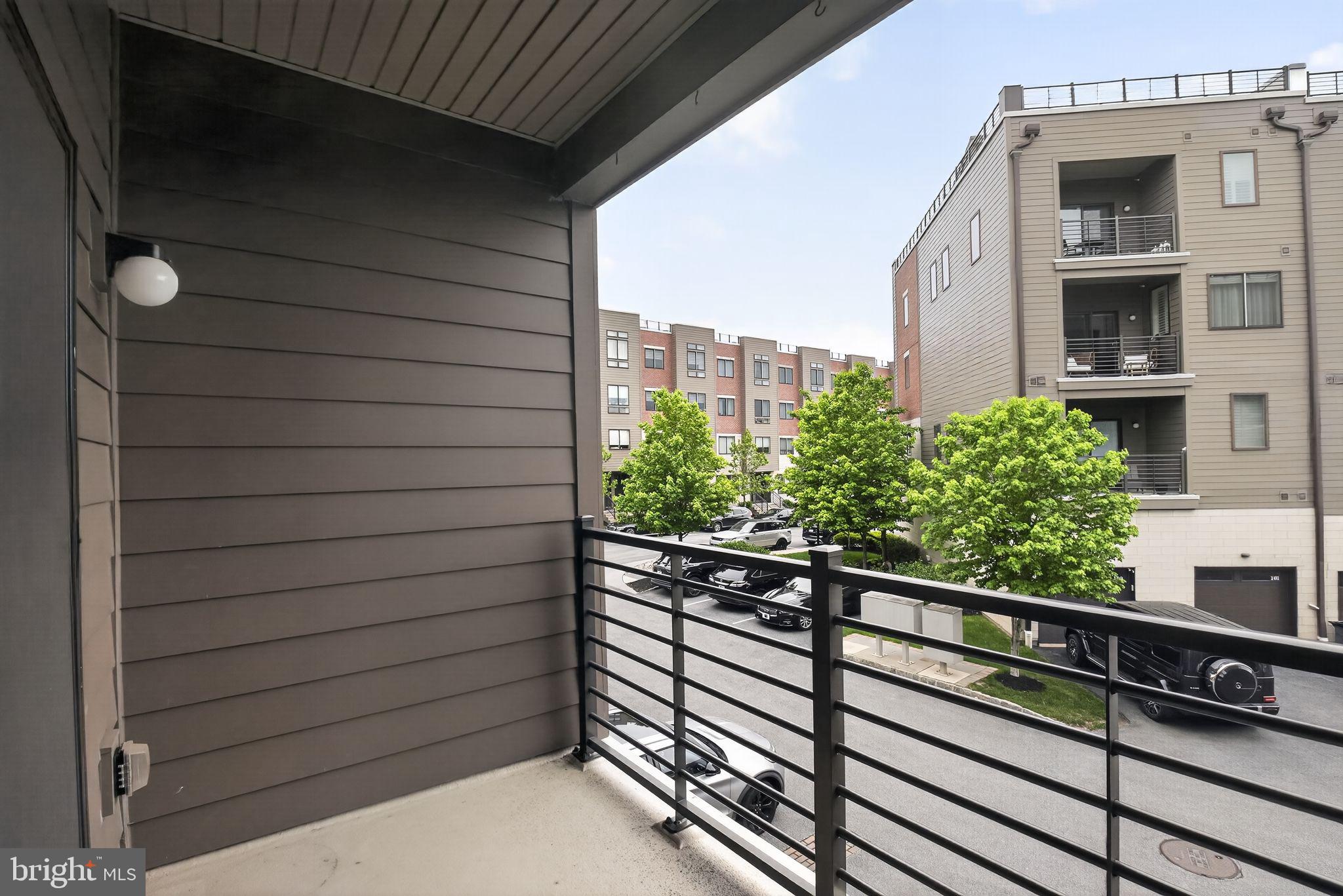 305 LAKEVIEW COURT BLDG 300