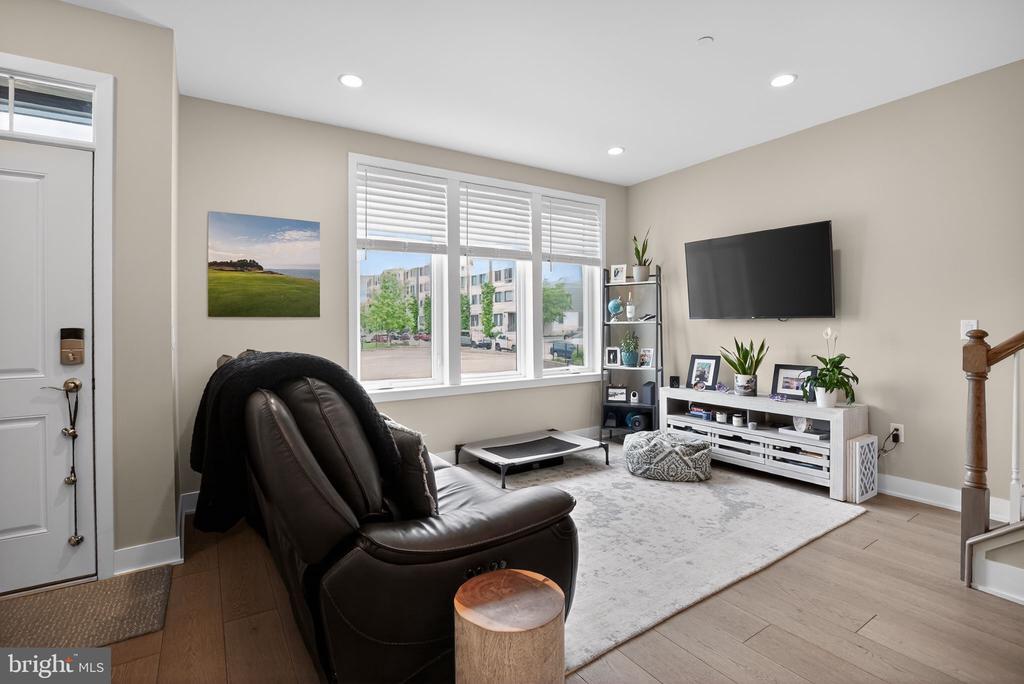 305 LAKEVIEW COURT BLDG 300